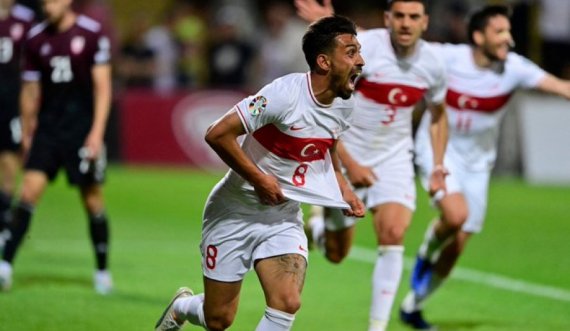 Ishte  ky  një fund tronditës, Turqia festoi në minutën e 96-të, Maqedonia e Veriut shtanget nga Ukraina në Shkup