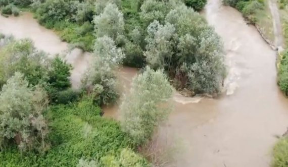 Detaje të reja për aksidentin e familjes nga Kosova që ra me veturë në Lepenc