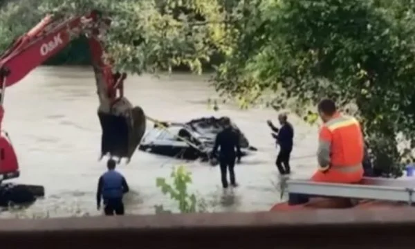 Gjenden të pajetë tre anëtarët e familjes nga Kosova në veturën që u aksidentua në lumin Lepenc