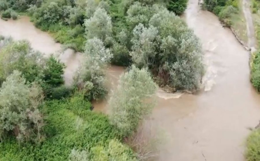 Detaje të reja për aksidentin e familjes nga Kosova që ra me veturë në Lepenc