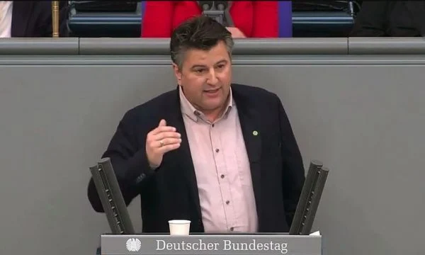 Raportuesi për Kosovën në Bundestag pyet Vuçiqin, Kurtin e ndërkombëtarët: Kush i kreu sulmet në Veri?