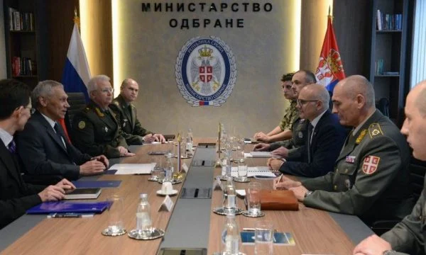 Situata e brishtë në veri të Kosovës, shpeshton takimet e Serbisë me Rusinë