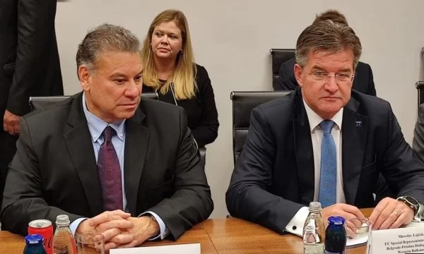 Paralajmërimi i Vuçiq për “vendim të serbëve me 28 qershor”, Escobar e Lajçak: Jemi kundër hapave të njëanshëm