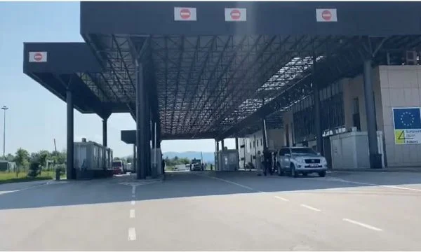 Pikë-kalimet kufitare Jarinjë, Merdar dhe Bërnjak sot nuk janë të bllokuara për makina