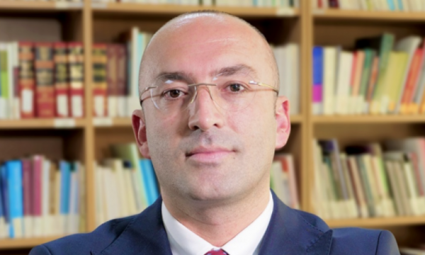 Puka demanton me fakte  Hasanin: Kam doktoruar në Romë, Enver Hasani ka gënjyer