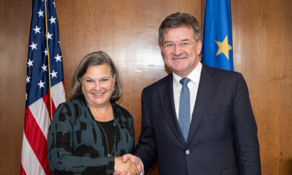 Nuland: Kosova dhe Serbia t’i ulin tensionet dhe ta zbatojnë marrëveshjen