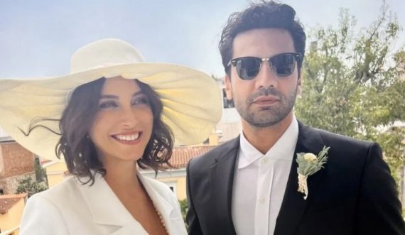 Aktori i famshëm turk martohet në Athinë