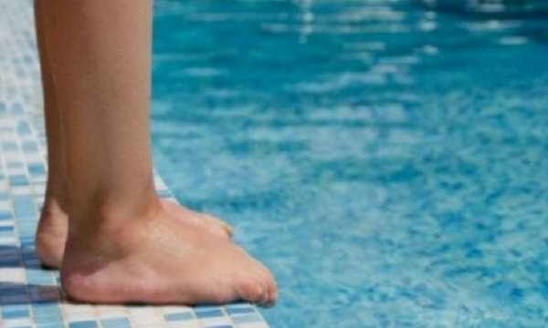 Raportohet se një rrahje ka ndodhur në një pishinë 