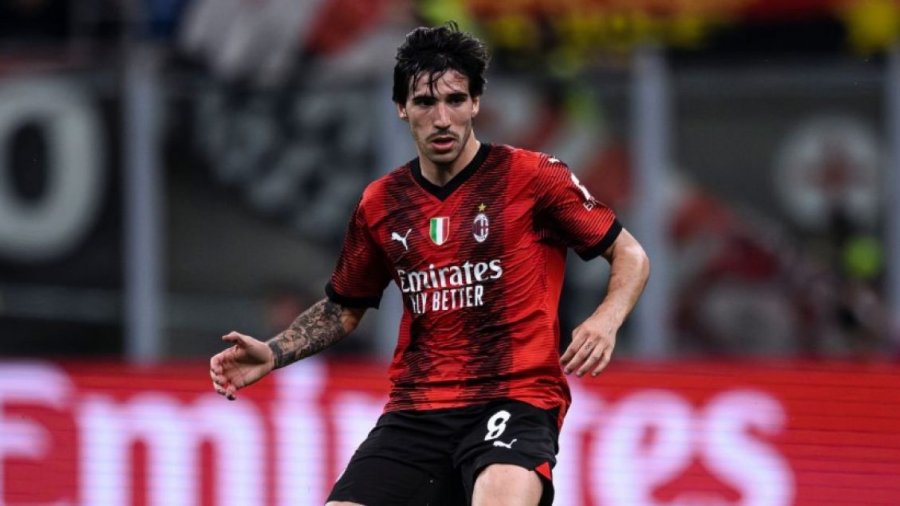 Sandro Tonali  marrëveshje personale me Newcastle, Milani negocion  çmimin