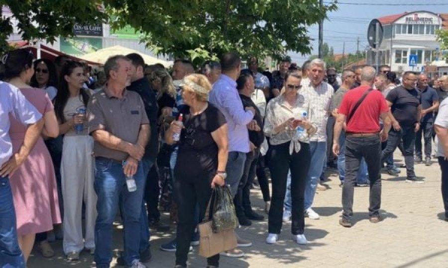 Serbët e  Graçanicës edhe sot në protestë,  kundër arrestimit të të dyshuarit për krime lufte