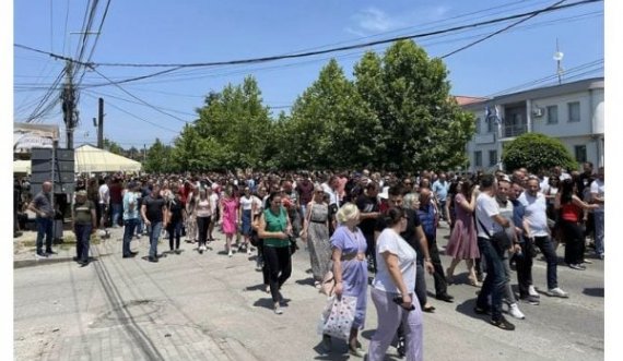 Serbët në Graçanicë sot protestojnë në mbështetje për të dyshuarin për krime lufte
