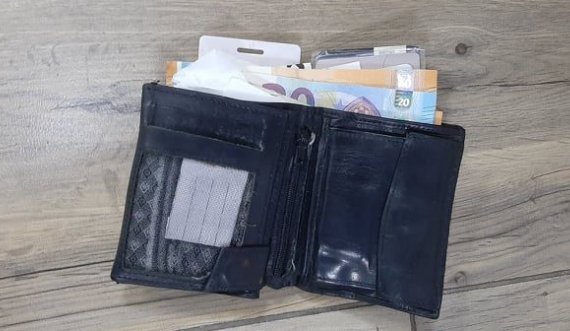 Ferizaj: Dy qytetarë gjejnë para dhe i dorëzojnë në polici