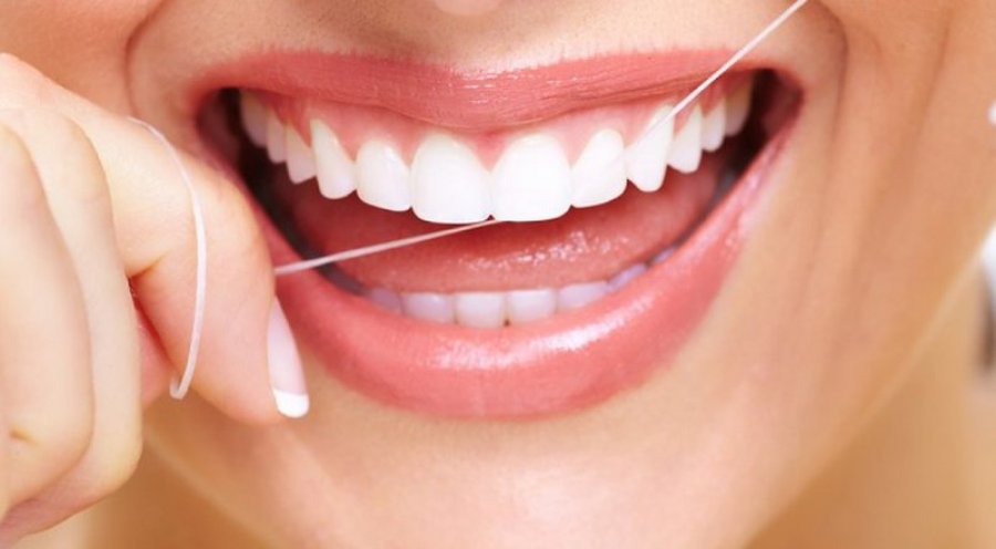 Pastrimi i dhëmbëve që fillon nga nofulla e epërme