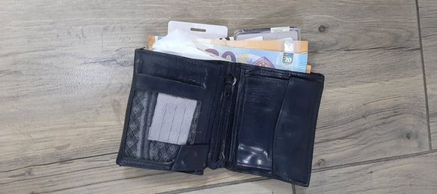 Ferizaj: Dy qytetarë gjejnë para dhe i dorëzojnë në polici