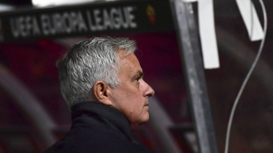 Pas dënimit, Jose Mourinho po i hakmerret UEFA-s