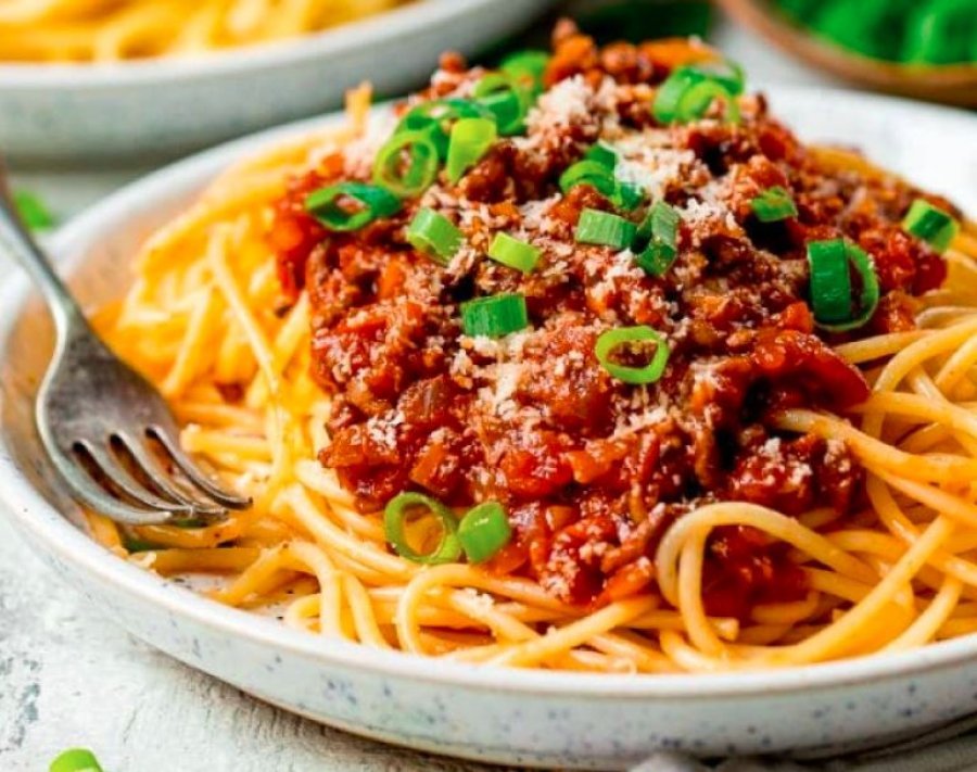 Receta e Pepës:‘Spageti’ me salcë bolonjeze