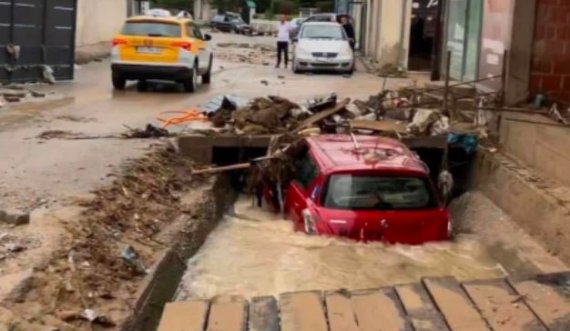 Zbulohen detaje: Ja ku ishin nënë e djalë kur shtëpia e tyre u godit nga vërshimet një Pejë