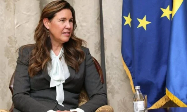 Ambasadorja suedeze në Beograd: Nuk ka paralele mes Kosovës dhe Ukrainës, më 1999 ndaluam spastrimin etnik