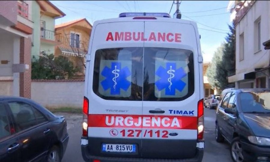 Vdes e moshuara shqiptare e cila u godit nga vetura