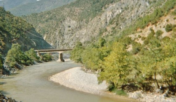 Gjendet trupi i pajetë i një personi në lumin Shkumbin