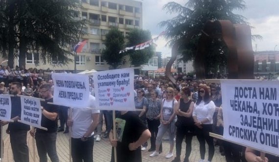 ​Serbët protestojnë edhe në veri