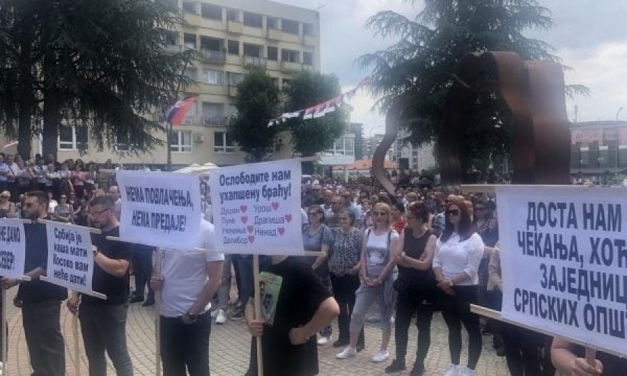​Serbët protestojnë edhe në veri