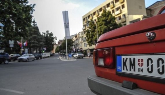 Policia në aksion, konfiskohen një armë dhe targat e një veture në Mitrovicë të Veriut