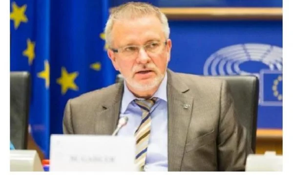 Eurodeputeti gjerman sulmon ashpër  emisarin Miroslav Lajçak: Po anon kah agresori