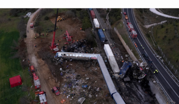 Aksident i rëndë në Greqi, 32 viktima dhe dhjetëra të plagosur nga përplasja e dy trenave