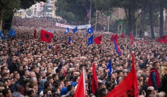 Sot protesta e opozitës në Tiranë dhe vendimi i gjykatës për vulën e PD-së! Çfarë pritet të ndodhë