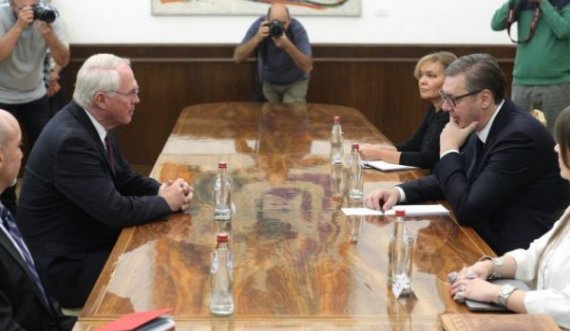 Vuçiq pas takimit me Hill: Formimi urgjent i Asociacionit të komunave serbe mbetet përparësi 