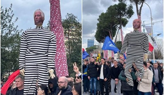 “Rama” dhe “McGonigal” në protestën e opozitës: Të veshur si të burgosur
