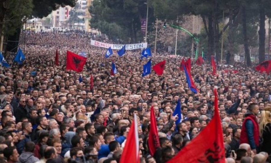 Sot protesta e opozitës në Tiranë dhe vendimi i gjykatës për vulën e PD-së! Çfarë pritet të ndodhë