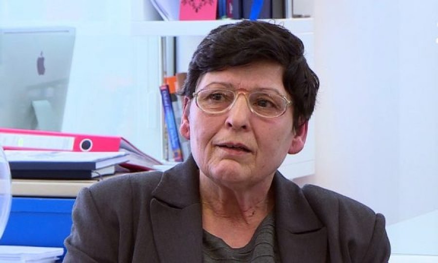 Kush e vizitoi Astrit Deharin në burg?