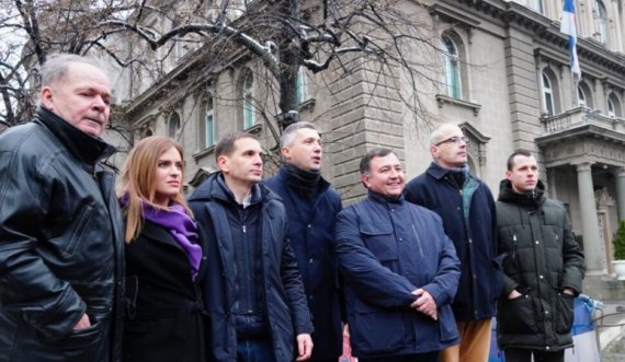 Fillojnë demonstratat në Beograd kundër marrëveshjes Kosovë-Serbi