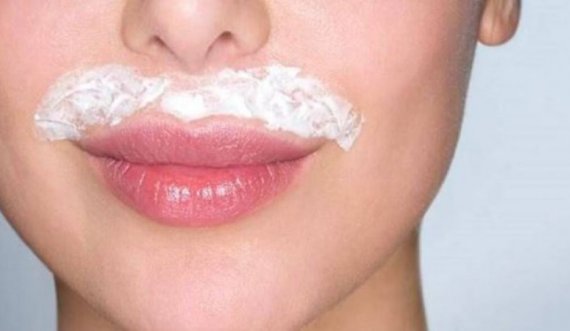 Dermatologët tregojnë se a duhet t’i heqin gratë qimet e fytyrës