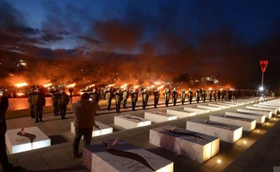 Përfundon Epopeja e UÇK-së me manifestimin tradicional 'Nata e Zjarreve'