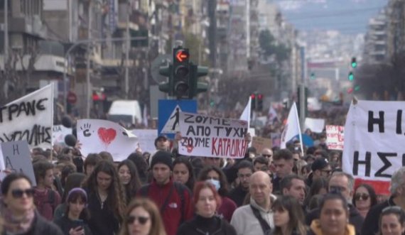 Mbi 60 mijë njerëz protestuan në Greqi për menaxhimin e keq të sistemit të transportit