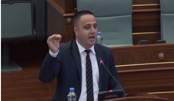 Selmanaj: Ja ku e sjellë Kosovën një mendësi qeverisëse komuniste, totalitare dhe jodemokratike