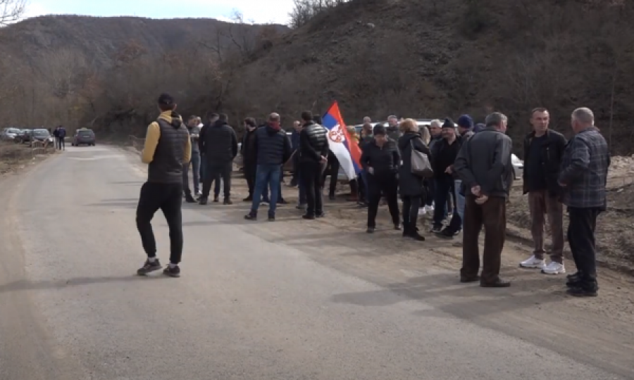 Protestë në veri nga serbët lokal, pretendojnë se Policia i “keqtrajtoi fizikisht” dy të rinj