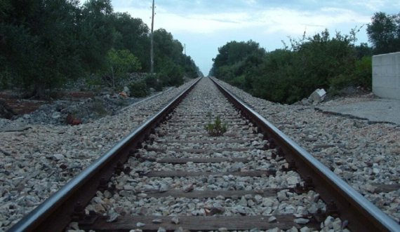Dy të rinj vdesin nën shinat e trenit në Itali, njëri prej tyre është 15 vjeçari kosovar