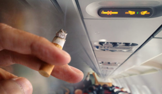 Ja pse avionët kanë tavllë kur pirja e duhanit është e ndaluar