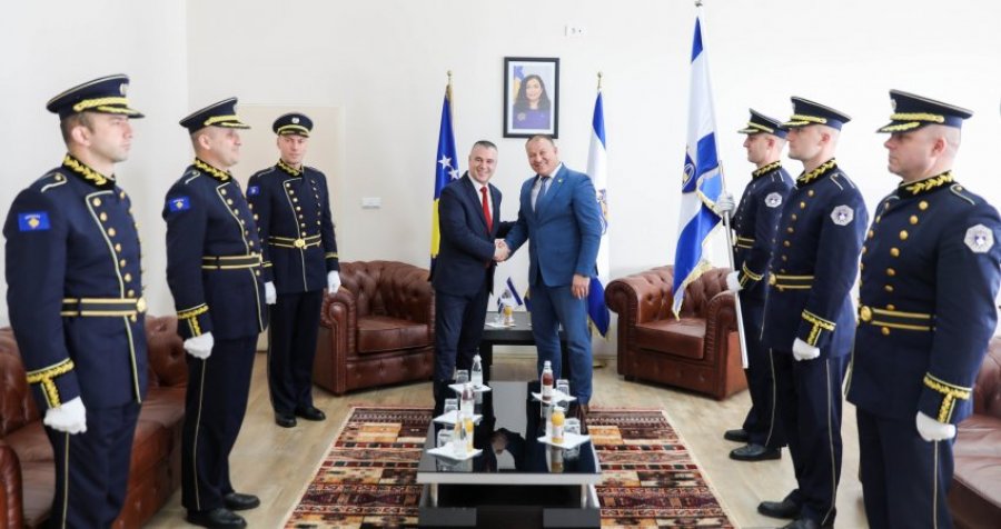 Gazmend Hoxha merr edhe zyrtarisht postin e drejtorit të Përgjithshëm të Policisë së Kosovës