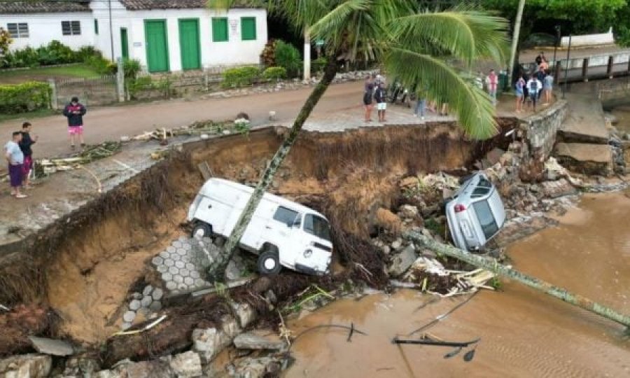 Rrëshqitjet e dheut 'groposin' shtëpitë në këtë shtet