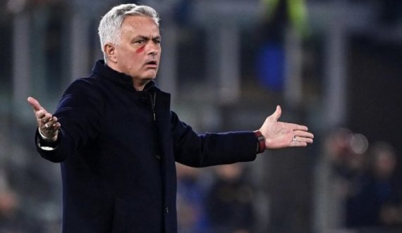 Mourinho u fut në fushë me mikrofon