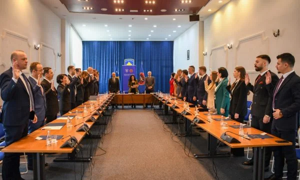 21 prokurorë të rinj, betohen para presidentes Vjosa Osmani