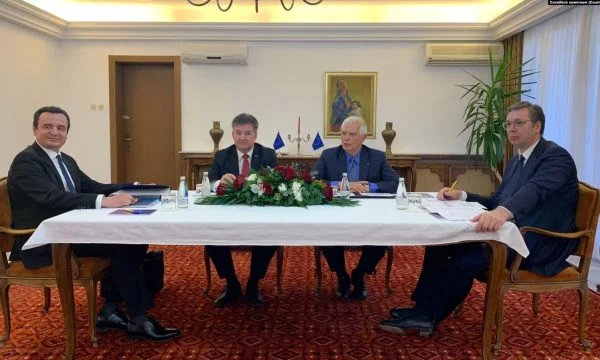 Kurti dhe Vuçiq rikthehen në tryezën e negociatave pas një pauze