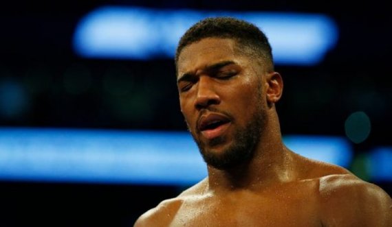 Anthony Joshua nuk trajtohet më “si Zot” përpara rikthimit në ring