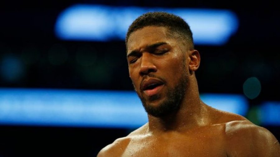 Anthony Joshua nuk trajtohet më “si Zot” përpara rikthimit në ring