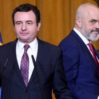 Andi Bushati sulmon Ramën: Albin Kurti merr thika pas shpine nga Tirana